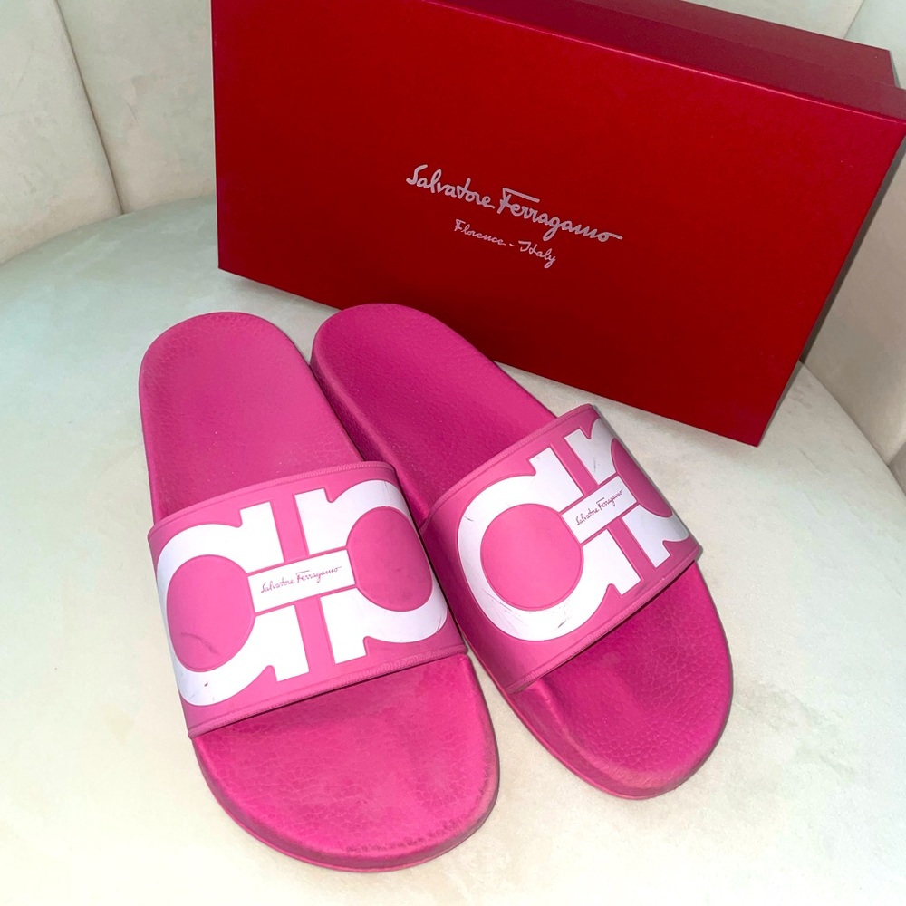Pink salvatore Ferragamo pool slides size 10